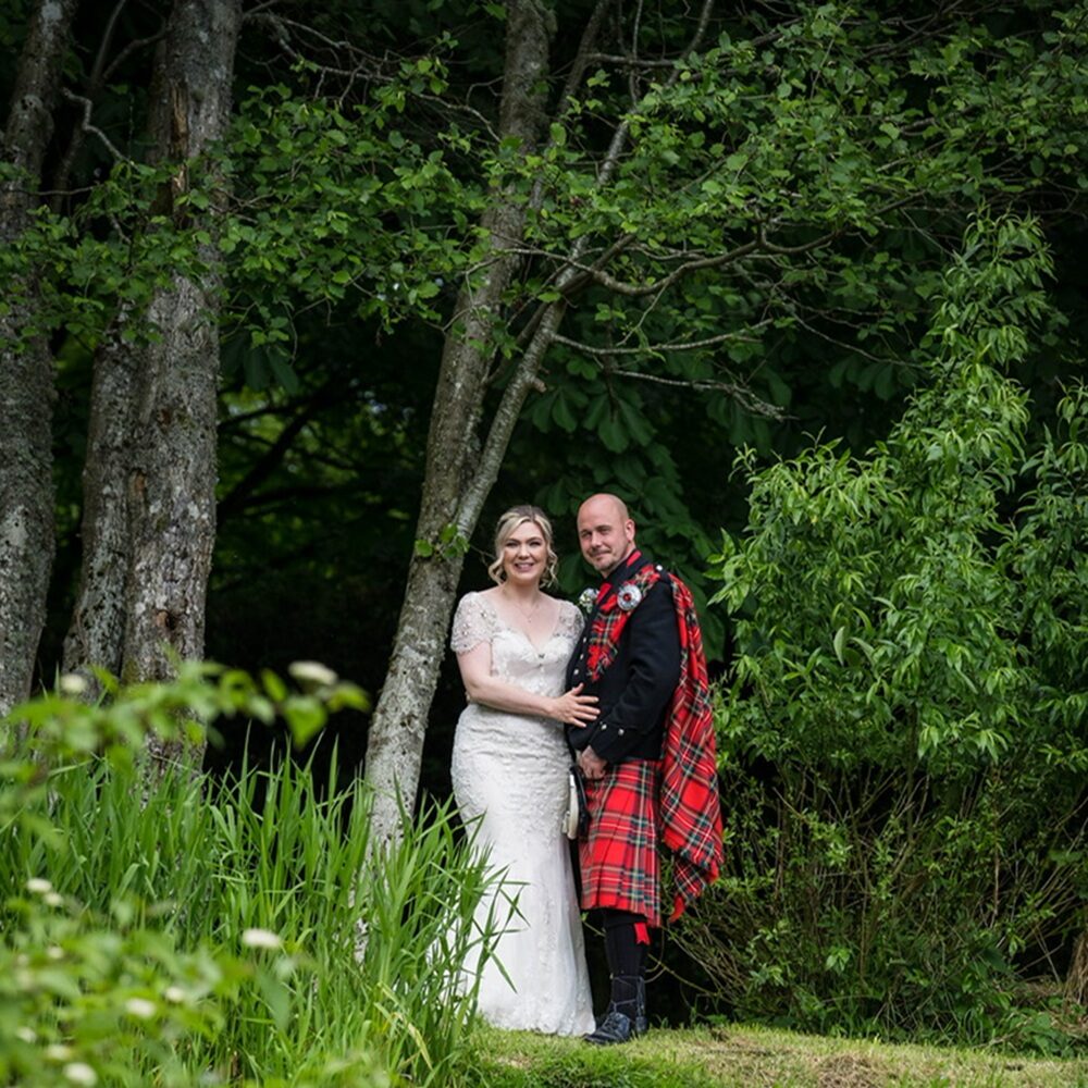wedding couple outdoors moness 1000